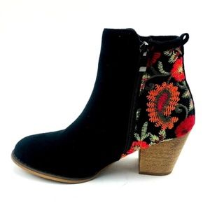 Black Floral Women Embroidered Zippered Booties